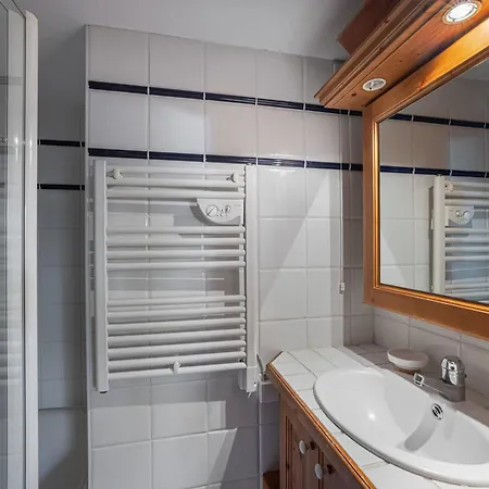 Apartment Superbe Duplex Avec Cheminee, Proche Des Pistes Et Commerces, Acces & Piscine - Fr-1-566-70 Les Allues