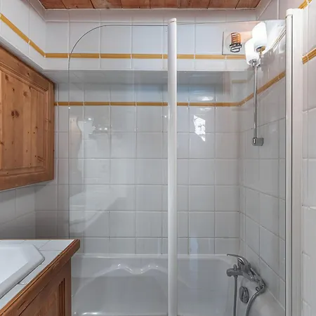 Superbe Duplex Avec Cheminee, Proche Des Pistes Et Commerces, Acces & Piscine - Fr-1-566-70 * Les Allues